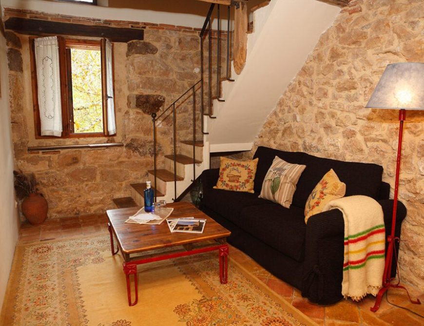 Decoración rústica. Posada de Turismo Rural Molino del Canto. Localidad de Barriolacuesta. Comarca de Las Merindades. Cañones del Ebro. Burgos. Castilla y León. España © Javier Prieto Gallego