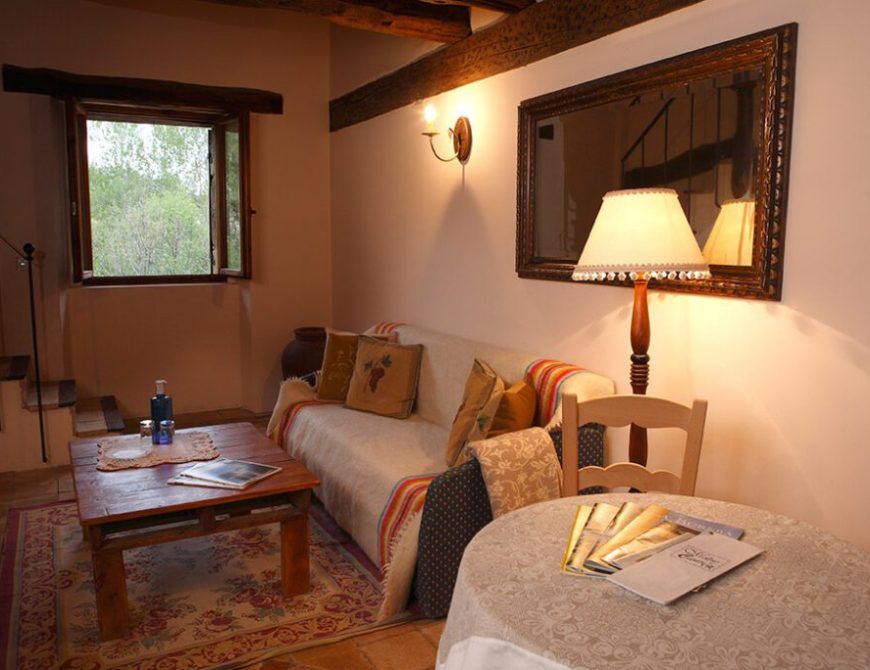 Decoración rústica. Posada de Turismo Rural Molino del Canto. Localidad de Barriolacuesta. Comarca de Las Merindades. Cañones del Ebro. Burgos. Castilla y León. España © Javier Prieto Gallego